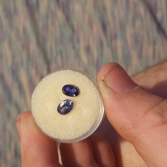 Purple tanzanite - Picture 1 of 2